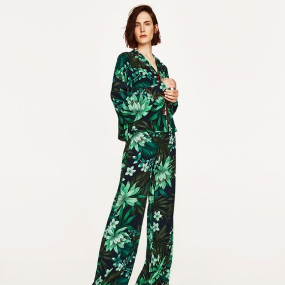 Zara Pants - π΄ Tropical Green Palazzo Pants Zara Pants - π΄ Tropical Green Palazzo Pants